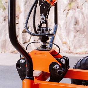 [Hot Item] Forestry Machinery Log Grapple Crane with Trailer for Tractor Three Point Linked Timber Crane