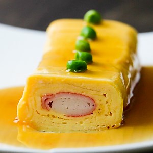 7.3K views · 159 reactions | 【ご飯のお供！】あんかけカニカマ巻き卵 / Crab Stick Tamagoyaki レシピはこちら！https://bzfd.it/30XW6kQ 作ったらコメント欄に写真を投稿してくださいね！✨ | Tasty Japan | Facebook