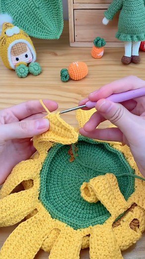 26K views · 424 reactions | Super easy DIY giant sunflower! ✨ Create your own stunning sunflower masterpiece with simple steps. . . . . . #handmadediy #giantsunflower #CraftingFun #CreativeProject #DIYInspiration #SunflowerLove #CraftingCommunity #EasyTutorial #UnleashYourCreativity #CraftingJoy | Curtainall | Facebook