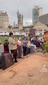 Keunikan dikir barat bila orang Mek Salleh pom ikut dikir jgk.😍 | Info Banjir Negeri Kelantan