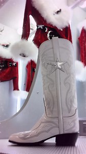 161K views · 5.9K reactions | Grinch got a hold of our Gina boots ⭐️ #DCCheerleaders | @Lucchese | Dallas Cowboys Cheerleaders | Facebook