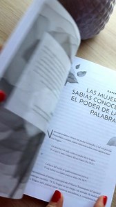 🌟📖 Lydia Brownback analiza el libro de Proverbios en "Mujeres Sabias", abordando temas como el dinero, la pureza y el matrimonio. Descubre cómo adquirir verdadera sabiduría y vivir con propósito. Descárgate el primer capítulo gratis aquí👇 https://www.portavoz.com/mujeres-sabias-ense-anzas-del-libro-de-proverbios-para-la-vida-diaria #EditorialPortavoz #MujeresSabias #Proverbios SEPA | Editorial Portavoz