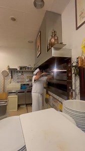 3.1K views · 226 reactions | Pizza - al -Metro #pizzachilometro | Mario Petrolo | Facebook