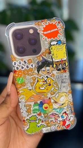 90’s baby here‼️🧡🙋🏽‍♀️💚 Put your favorite Nickelodeon show in the comments babes‼️ Order your custom Crocs and Junky Tingzzz by DeZigner Creations today. 🫶🏽✨ DM TO PLACE YOUR ORDER ‼️ Follow @dezignercreations for more‼️ . . . #nickelodean #90sbaby #90skids #nostalgia #cartoons #nicktoons #junkcase #junkcases #crocs #customcrocs #bling #handmade #supportsmallbusiness | Desene Angelik