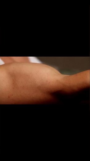 Peaked Biceps Perfection! 💪 Watch Laurene Train’s Insane Arm Definition in Slow Motion