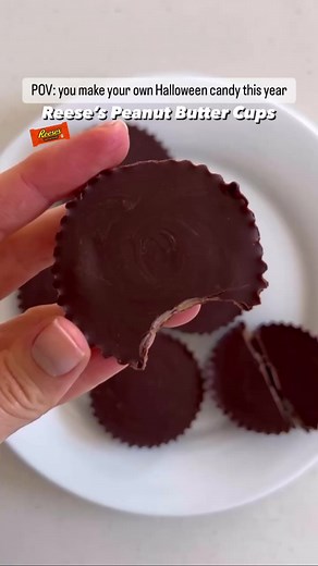 Healthier homemade Halloween candy! All recipes are gluten free, dairy free, and refined sugar free. You can find all of these candy bar recipes on my page! #halloweenrecipes #halloweencandy #homemadecandy #healthycandy #healthyhalloween #reesespeanutbuttercups #snickers #crunchbars #kitkat #almondjoy #moundsbar #butterfingers #100grand #nutrageous #milkyway #twix #take5 #payday #glutenfreedessert #dairyfreerecipes #vegandessert #veganchocolate #refinedsugarfree #healthydessert #easyhealthyrecip