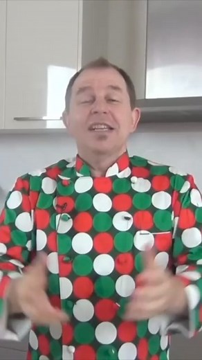 JELLO SHOTS - Perfect For St Patrick's Day #stpatricksday #irish #shots It's nearly St Patrick's Day, these will be ideal for your Celebrations, this one can be Alcohol or Alcohol free. Though I have to say the Baileys sets it off a treat.. ;o) Other recipes for St Patricks Day BAILEYS IRISH CREAM CHEESECAKE - https://youtu.be/l9kdGYGQJSA ST PATRICK'S DAY MACARONS - https://youtu.be/EbzMIZZU_hg IRISH SODA BREAD - https://youtu.be/JdjOudfYZdk IRISH COLCANNON - With Kangaroo - https://youtu.be/Ij-