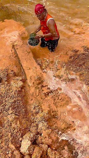 digging for gold, traditional, millions of gold pieces found | Yundra Gold . Digger