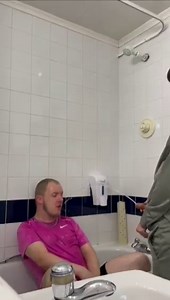 RT @wezthepiggy: urinal🐷💦 for straight alphas💪