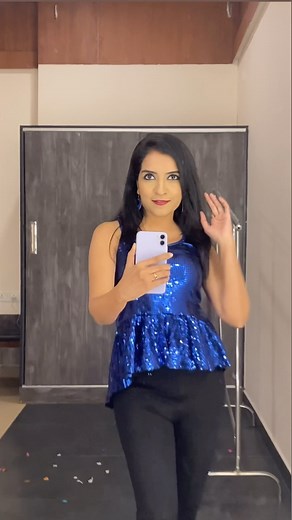 Getting into the groove backstage! 🎤✨ #sangeetharajeev #GreenRoomVibes #SingerLife #BackstageFun #performer #singer #crew [Backstage fun, green room vibes, singer performer, behind the scenes, rehearsal moments, music artist] | Sangeetha Rajeev