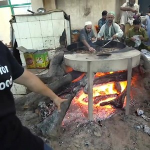 Chapli Kabab 😍 . 📸 Mark Wiens | Visit Pakistan