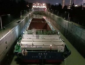 [Hot Item] Leak-Proof Cryogenic LNG Energy Ship Power Swap Tank with Pressure Relief System for Inland Waterway