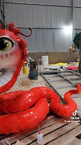 Linh vật Rắn 2025 do nghệ nhân Đinh Văn Tâm đang hoàn thiện ☘️ | Quảng Trị Plus