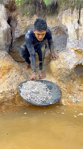 WOW AMAZING 😱🔥 GOLDEN PEE IN THE MINE HOLE 😱 #amazing #mininggold #goldprospecting #golden #goldtreasure #panningforgold | Yudi Putra Gold