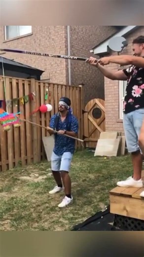This pinata fail si so funny #funnyvideo