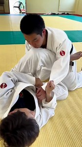 Barrida de lasso a armbar pero de kozen Judo. Via @judokaokapiichannel . . . . . . . . . . #bjj #pasandoguardia #jiujitsu #grappling #mma #valetodo #ufc #ufcfightpass #jiujitsulifestyle #nogi #judo #wrestling #lucha #bjjenespañol #jiujitsuenespañol #adcc #judo #catchwrestling #ufcbjj | Pasando Guardia