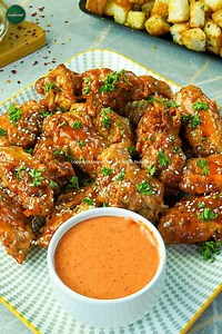 139K views · 943 reactions | Dive into a flavor explosion with our irresistible Honey Sriracha Chicken Wings! This recipe combines the sweet heat of sriracha with the sticky goodness of honey for an unforgettable appetizer or game-day treat. Easy to follow instructions and guaranteed finger-lickin' good! #soopeerchef #food #iftarrecipes #wingsrecipes #ramadankareem | SuperChef | Facebook