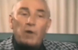 "9 Disks in echelon formation" 🔻 American pilot Kenneth Arnold recalls observing nine flying disks over Mount Rainier, Washington in the US in 1947. - The famous account is responsible for the term 'Flying saucer' in Arnold's attempt to explain the skipping maneuvers of the vehicles. - This observation was taken very seriously by US Military officials, with the fallout of the incident triggering the biggest military press conference at the time since World War 2. | UFO - SlowXposure