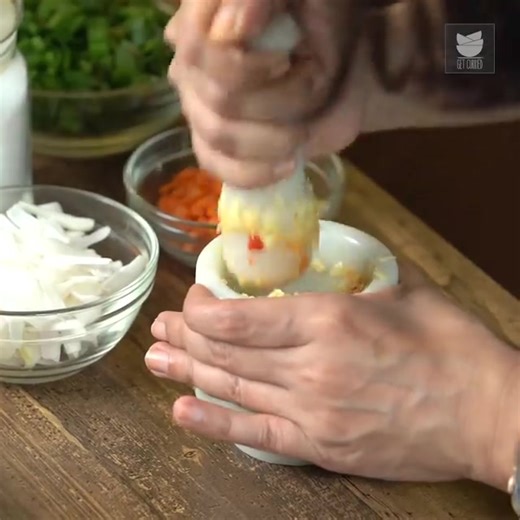 9.8K views · 155 reactions | Turn your leftover rice into tasty and flavorful Thai Chicken Fried Rice with this quick and easy recipe by Chef Tarika Singh. This Fried Rice can be your go-to meal on a busy weeknight! You can also make: Burnt Garlic Fried Rice - bit.ly/34PgiSz Prawn Fried Rice - bit.ly/2O6NbD9 Egg Fried Rice - bit.ly/33KPXV5 Chicken Triple Schezwan Fried Rice - bit.ly/2kRZTep Chicken Schezwan Rice - bit.ly/2rxFzBV | Get Curried | Facebook