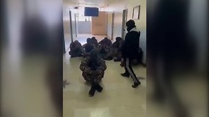 Vídeo: momentos de tensión en los que pandilleros ejecutan a funcionarios de prisiones en Ecuador