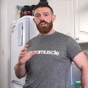 What should I eat before, during and after a workout? 🏋️‍♂️🍏 Maximuscle ambassador Daine tackles the basics of pre and post workout nutrition, and whether you need to eat anything during your session. #NutritionTips #SportsNutrition #Nutrition #FitnessTips | MaxiNutrition
