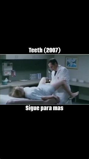 Teeth (2007) Dawn es una chica adolescente que promueve la abstinencia sexual en su escuela. Hasta que un día descubre un oscuro secreto sobre su cuerpo: tiene dientes en un lugar donde nadie debería tenerlos. #Teeth #CineDeTerror #CineDeCulto #HorrorMovie #TerrorFeminista #CineIndependiente #TerrorPsicológico #Películas2000s #SabíasQue #TerrorCorporal | Terror-Mania