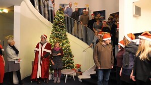 Vorhang 24 Frohe Weihnachten von uns allen!!! | Theater Kiel