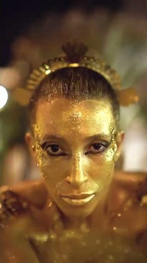 GOLD BODYPAINT PERFORMANCE "GOLDESSES"