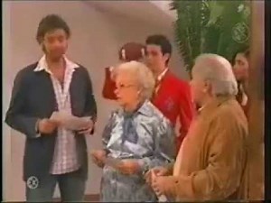 Rebelde Capitulo 189 - Enrique le dice a los alumnos que lo suspendieron