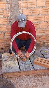 4.1M views · 35K reactions | Vaso criativo feito com pneu! ✨ Transforme o que iria pro lixo em arte sustentável! ♻️ "Olha como ficou incrível esse vaso feito com pneu reciclado! Uma ideia criativa que além de ajudar o meio ambiente, deixa sua casa ou jardim ainda mais bonito! ✨ #inspiração #reciclagemcriativa #artesanatocriativobrasil #decoração #diy #artesanato #pneus #facebookviral | Eliabe Rodrigues Serafim | Facebook