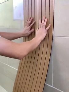 16 reactions | Umazana prenova ne pride v poštev? 藺 Uporabite ta ojačani zvitek hrastovih plošč, ki ga odlepite in nalepite. Hitra uporaba na stenah ali stropih; vodoodporna in odporna na trganje. Realističen zaključek izboljša prostore v nekaj minutah. Pokritost na zvitek: 1.8 m². Popust -43%  shop.s-mania.com/l6/si/woodypanel-3m | Smania | Facebook