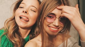 clip-1025992166-two-beautiful-smiling-girls-round-sunglasses-summer