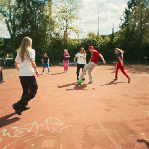 70K views · 417 reactions | BADDIES! FT Luciano Rosso gbeng  OUT NOW ⚽ RUN IT UP  https://aitch.orcd.co/baddies | Aitch | Facebook