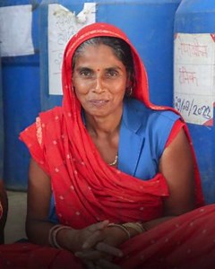 🚜 In Uttar Pradesh, India, these women are helping local farmers transition to chemical-free farming. 🌿 The group is developing locally adaptable recipes for bio-inputs – including compost, fertilisers and pesticides – using 100% local and natural inputs. 🍅 With AKF’s support, the women-led model is being piloted in other countries, including the Kyrgyz Republic, serving the dual purpose of scaling up #RegenerativeAgriculture whilst generating livelihoods for rural women. #InvestInWomen | Aga