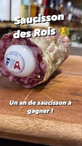 🐽 SAUCISSON DES ROIS 👑 1 an de saucisson à gagner ! 🕵️ Nous avons caché 1 cochonnet dans 11 saucissons (recette FFA, porc fermier, sans nitrite) disséminés dans nos épiceries à Lyon, Lille et Paris ! 🍀 Les 11 chanceux qui tombent sur un “saucisson des rois” remportent 1 an de saucisson, soit 1 saucisson gratuit à retirer tous les mois dans leur FFA, pendant 1 an ! Bon chance ! Merci à David de la Charcuterie Millas d’avoir joué le jeu ! | Fédération Française de l'Apéritif