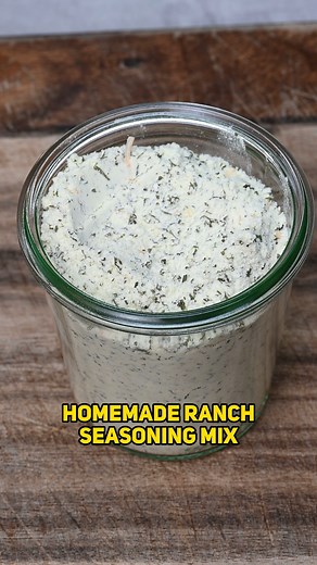 Make this homemade ranch seasoning mix with simple pantry staples in just 3 minutes! https://www.alphafoodie.com/ranch-seasoning-mix/ #RanchSeasoning #seasoningmix #homemadeseasoning #seasoningblends #seasoningpowder | AlphaFoodie
