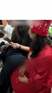 Dit is absoluut de perfecte definitie van een "moderne familie". Zelfs de ex van haar broer was aanwezig 😂 | Supermoeder