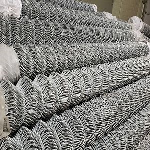 [Hot Item] Galvanized Chain Link Fence/Chain Link Fence Wire Mesh/PVC Coated Iron Wire Steel Chain Link Fence/ Decorative Outdoor Security Fence/Diamond Wire Link Fence