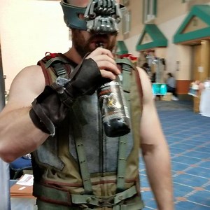 Oh, Bane :) Delicious beer provided by Mitch Lenke! #bane #cosplay #batman #darkknightrises #beersbruh #menofcosplay #doyoufeelincharge | Thousand Faces Cosplay