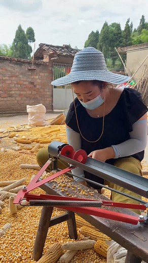 1.3M views · 5.1K reactions | The manual maize thresher is simple and fast to operate, and can be used only on a stool.#thresher #machinery #farmer #dawnagro | Dawn Agro Machinery | Facebook