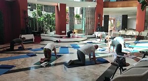 28 reactions · 3 comments | In the follow video you can learn a little more about how we do yoga classes at #SandosPapagayo ------------------------------------------------------------------------------------------ En nuestro vídeo puedes conocer un poco más cómo hacemos las clases de yoga en #SandosPapagayo #SandosHotelsandResorts #Lanzarote | Sandos Papagayo | Facebook