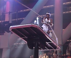 "Don't let her looks fool you" 😮 #AmericanGladiators #GladiatorsTVShow #GladiatorsTugOWar Own The Series: https://itunes.apple.com/ca/tv-season/american-gladiators-season-1/id270388467 | American Gladiators