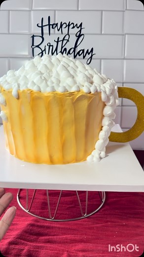 Jarra de Cerveza 🍺 Cake Celebrando tu cumpleaños! Con alegria, la familia y un rico Bizcocho Dominicano relleno de Piña! Happy Birthday! | Mila’s Sweets by Fanny Lopez