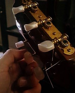 #gibson #fender #acousticguitars #cambiarcuerdaseslomejor | Miguel Avalos.