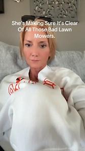 She would literally get in my skin if she could. The big bad mowers are so scary. #bigbarknobite #doxielife #doxie #wienerdog #sausagedog #Frankie #lifewithdogs #fb #fyp #fbreelsvideo | Christy Chaney