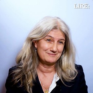 LECTURE I "Je travaille dans la mode, je suis sur Instagram, je déborde par rapport à la littérature !" Sophie Fontanel, auteure et prêtresse mode, nous parle cheveux blancs, écrivains stylés et réseaux sociaux #fonelleetvous | Lire Magazine