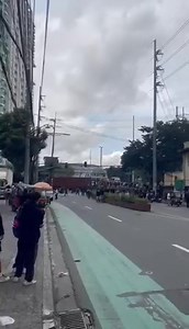 WATCH: Nagkagulo ro pila nga mga raliyista kaina nga 1:26 PM sa may Ayala Bridge, Maynila, maeapit kung sa siin ginapatigayon ro kilos-protesta kontra korapsyon. via GMA Public Affairs | Barangay RU 92.9 Super Radyo Kalibo