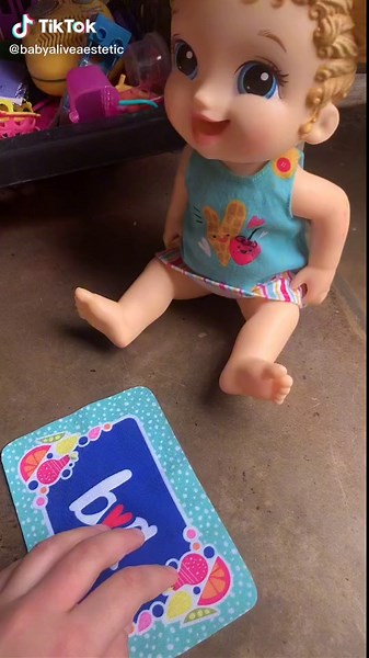 Feeding autumn #babyalive #fyp #babyaliveacc #babyalivethings #babyalivefood