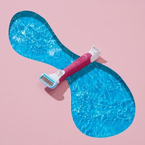 Trimming made easy. Our Trimstyle Razor is a razor trimmer combo that comes with an adjustable comb and works in or out of the shower. And did we mention it's pink? 💖 #BikiniReady #TrimstyleRazor | Schick Hydro Silk Canada