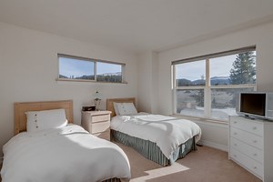 Breckenridge Vacation Rental | 7th Nt Free! Sunny End Unit. Fireplace, Patio, BBQ. Close to Shuttle/Gondola |  Townhome Rental